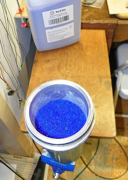 Moisture Absorbing Silica Gel Blue Beads_aaa.jpg